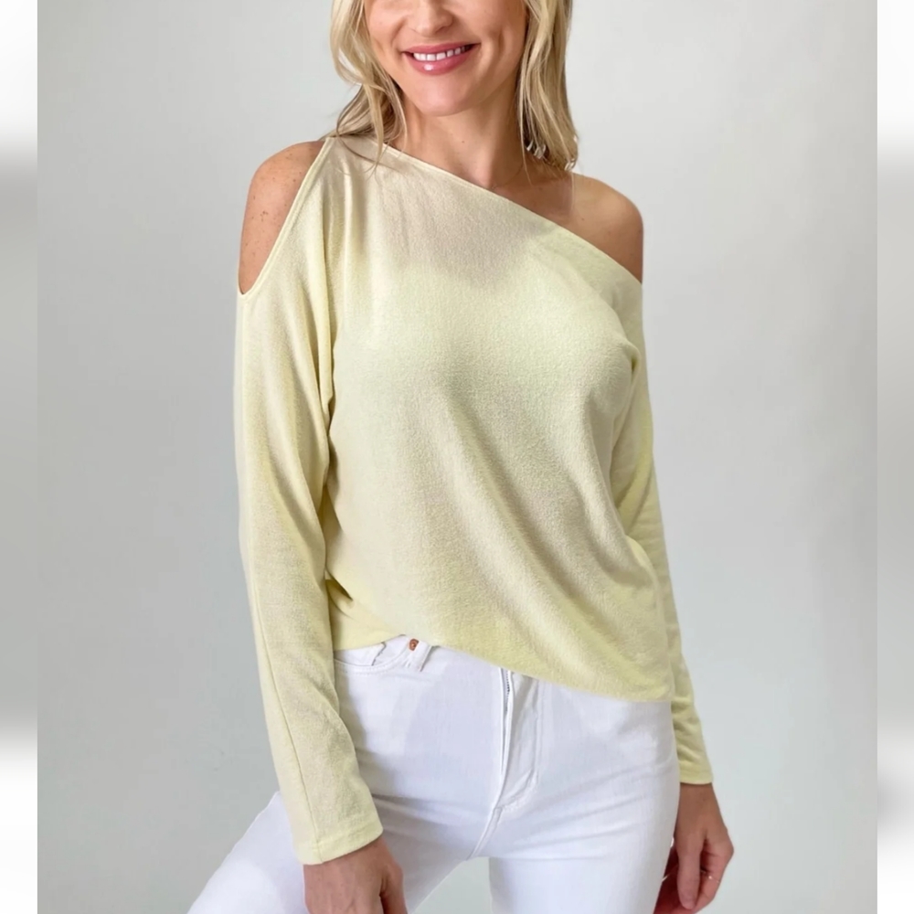 Six/Fifty Take my hand long sleeve Knit Top Yellow Open shoulder size medium